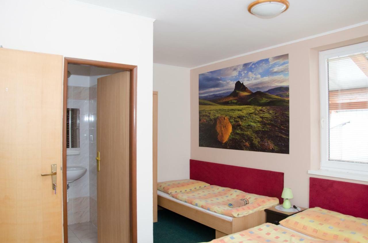 Turistická Ubytovňa Osada Liptovská Osada Esterno foto