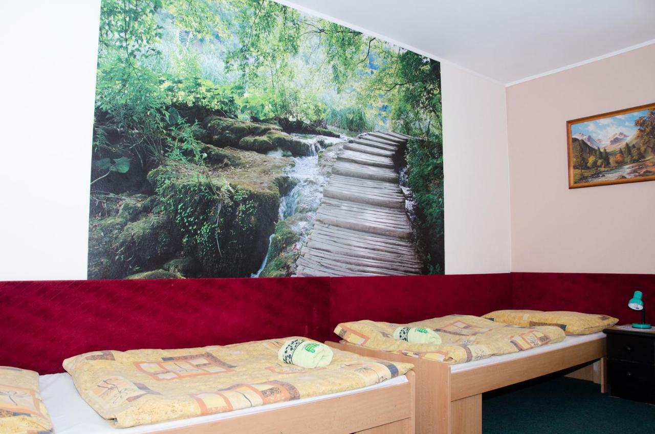 Turistická Ubytovňa Osada Liptovská Osada Esterno foto